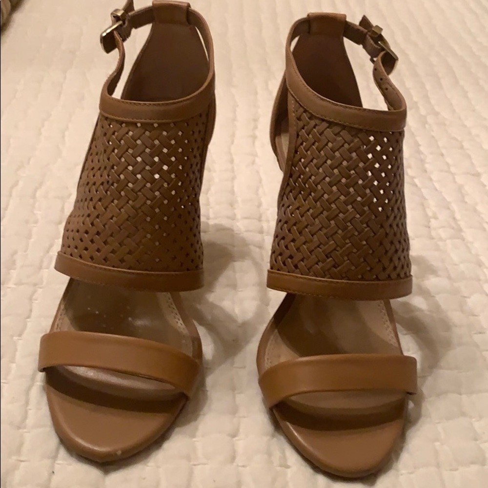 Banana Republic tan leather sandal